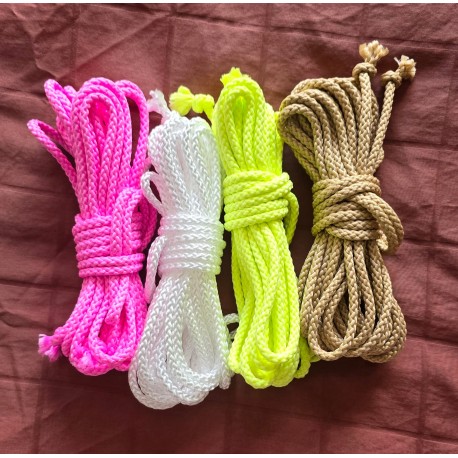 Corde en nylon 6mm de diamètre, 8m de long (le standard)